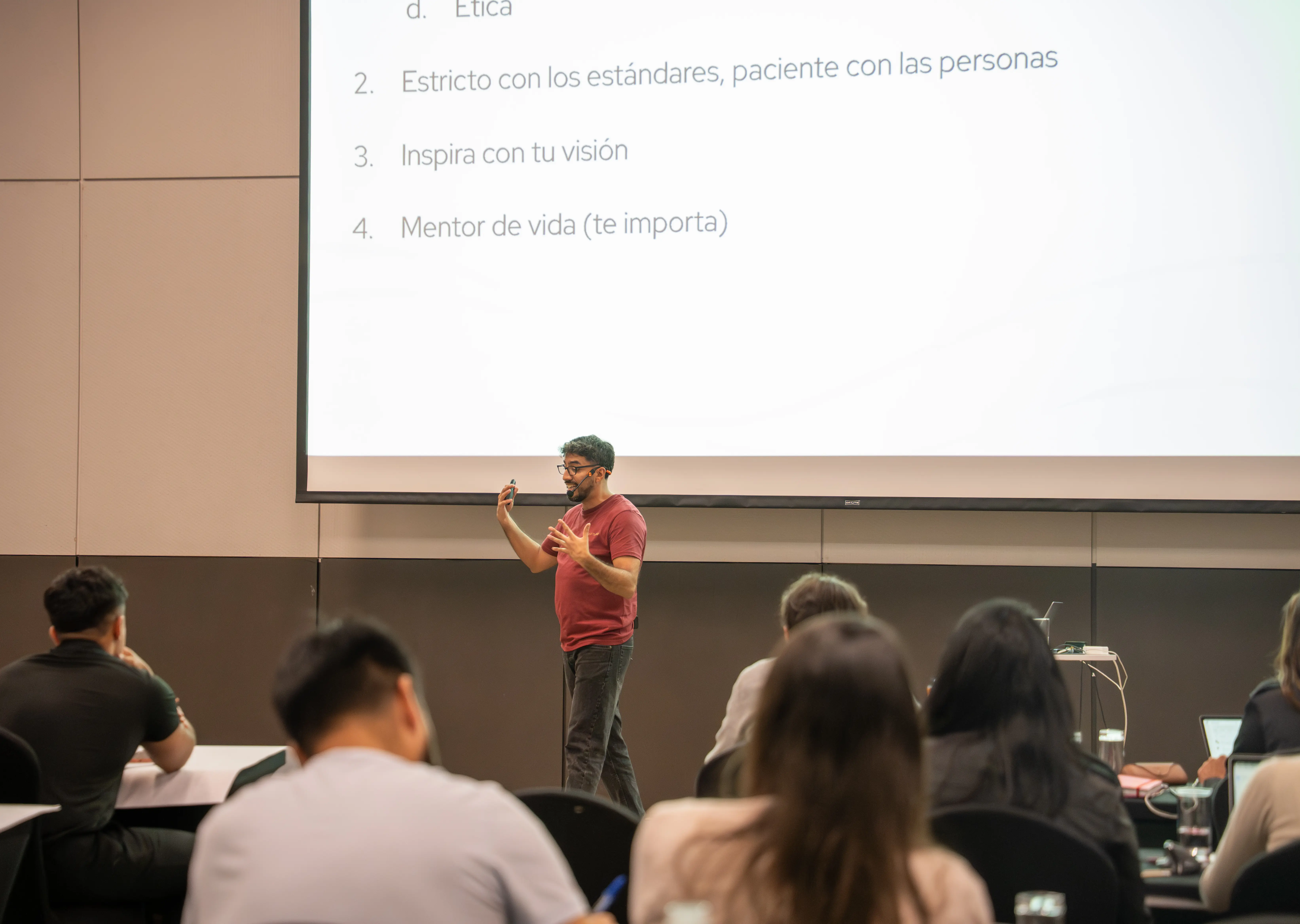 Encuentro presencial con clientes